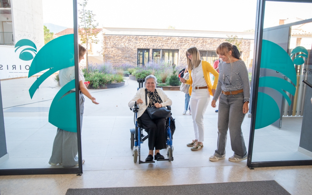 La residencia de mayores de Fundación Grupo Arcoiris da la bienvenida a su primera residente